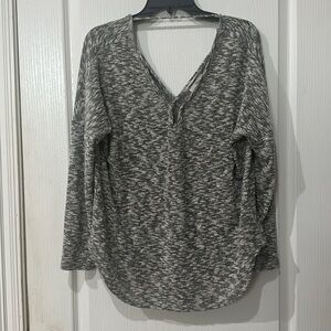 Hummingbird Sz  M blk/white crisscross front  V back l/s top NWOT